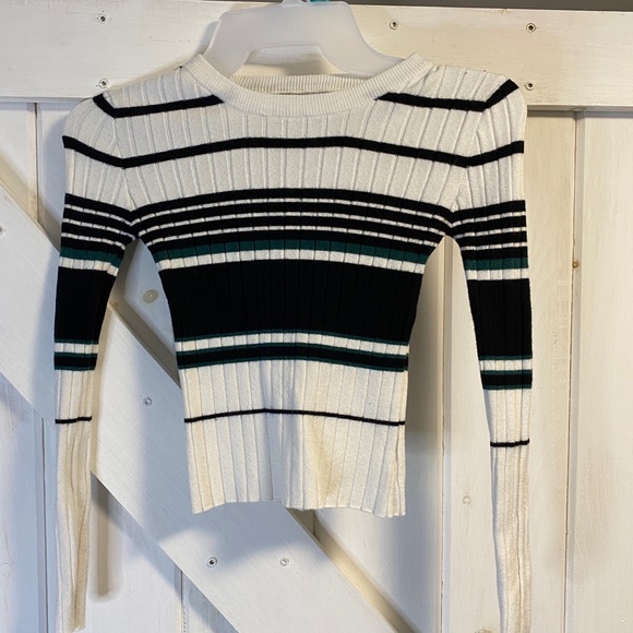 Cropped Sweater - Picture 1 of 3
